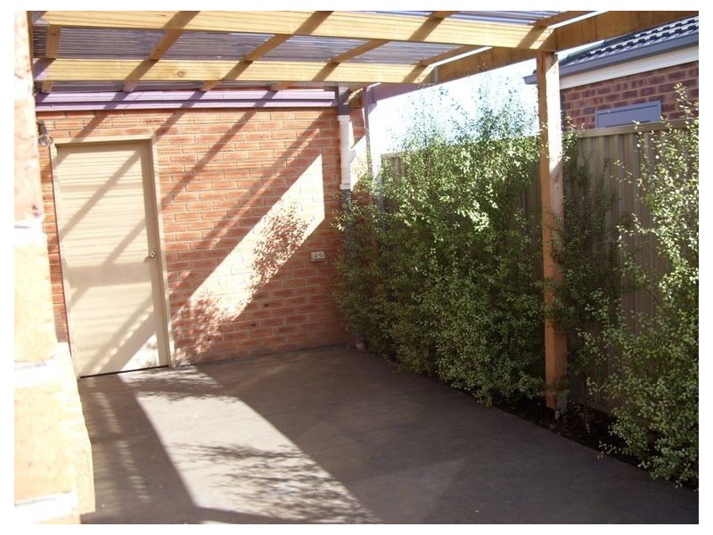 24 Maddock Drive, Cranbourne East VIC 3977