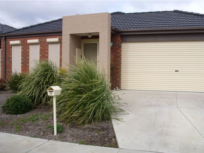19 Pharaoh Drive, Cranbourne VIC 3977