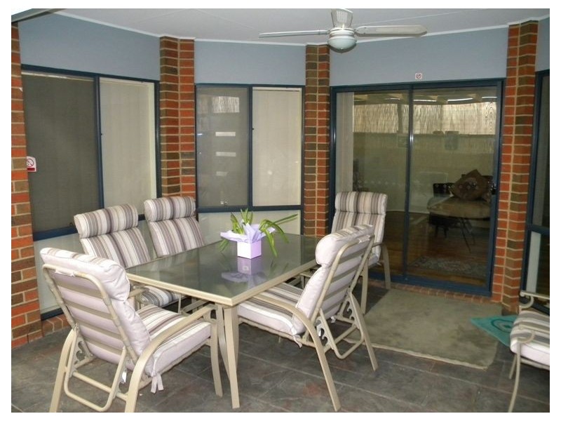 21 Weathertop Way, Cranbourne East VIC 3977