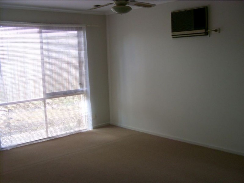 2/12 Leanna Court, Cranbourne VIC 3977