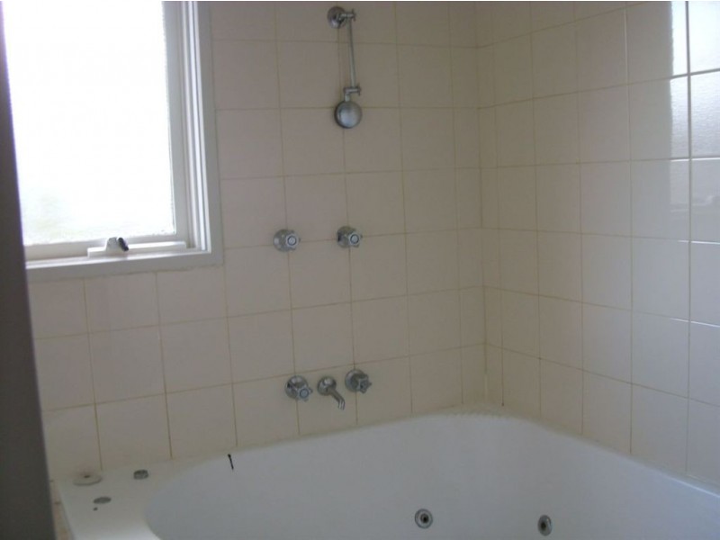 2/12 Leanna Court, Cranbourne VIC 3977