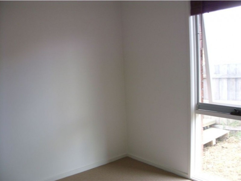 2/12 Leanna Court, Cranbourne VIC 3977