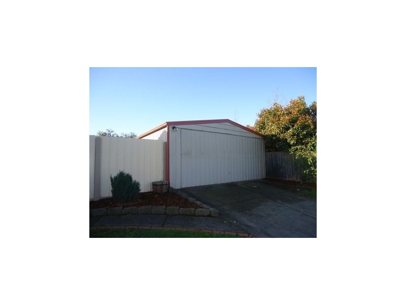 16 Ballanee Grove, Cranbourne VIC 3977