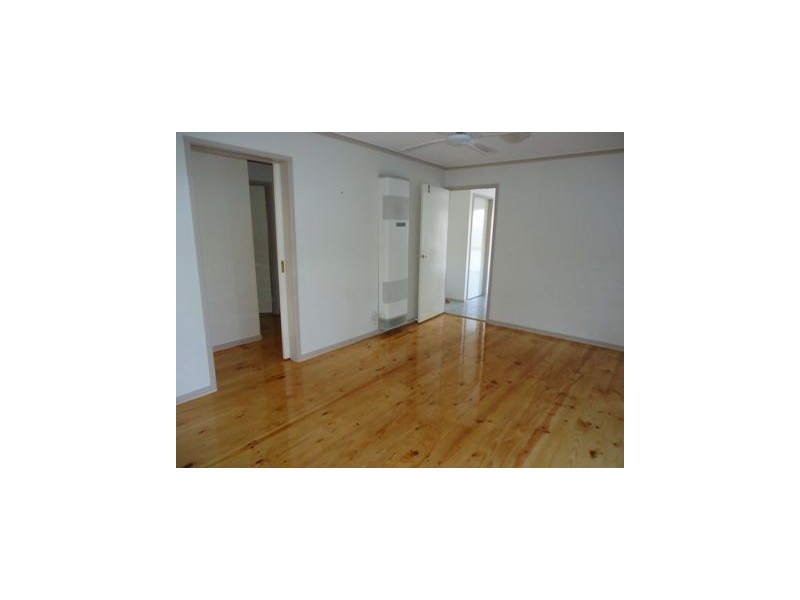 16 Ballanee Grove, Cranbourne VIC 3977