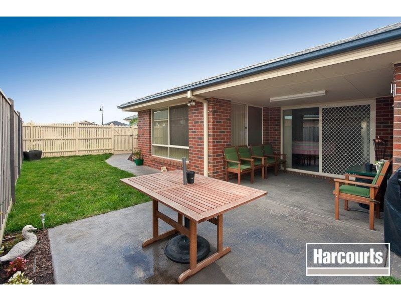32 Meadowlands Way, Berwick VIC 3806