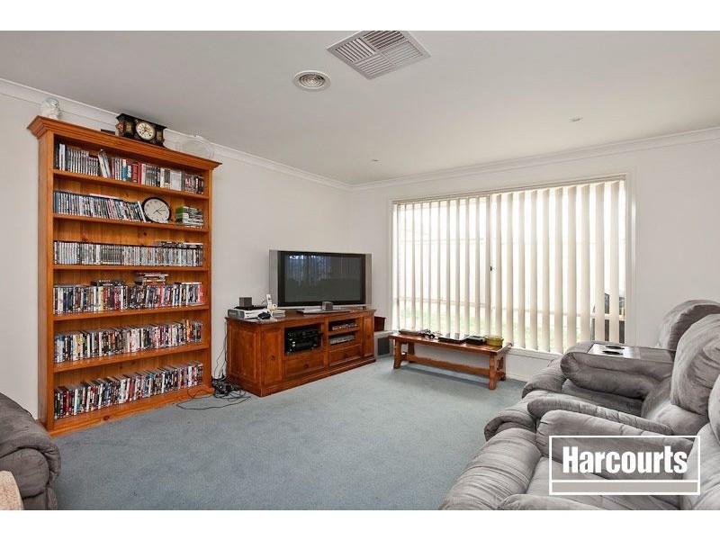 32 Meadowlands Way, Berwick VIC 3806