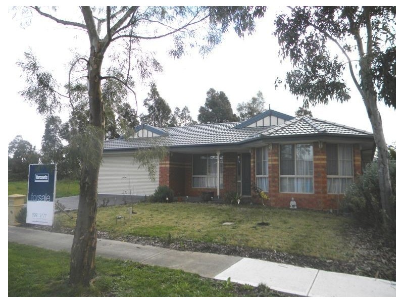 3 Houndsforth Avenue, Cranbourne East VIC 3977