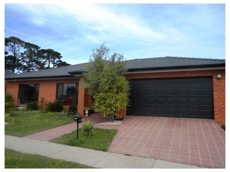 47 Hunt Club Boulevard, Cranbourne East VIC 3977