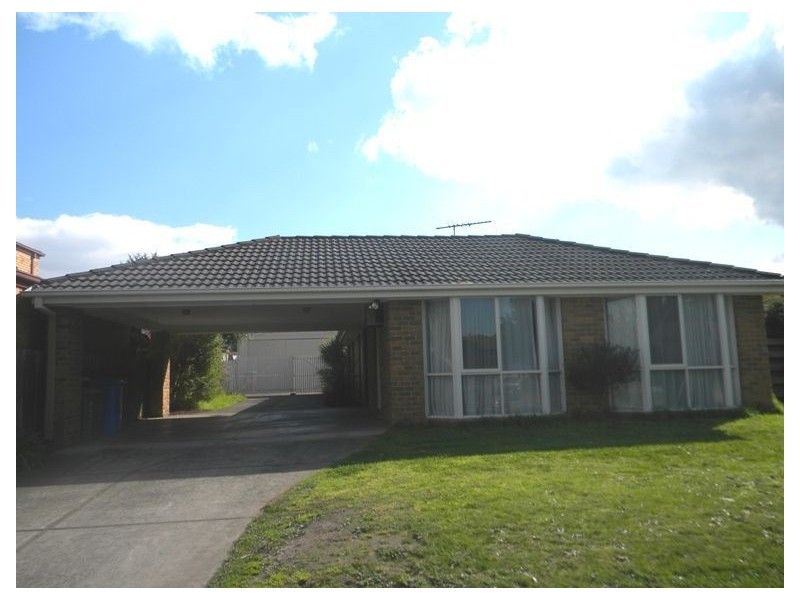 2 Cheshunt Court, Cranbourne North VIC 3977