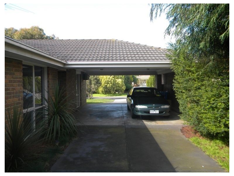 2 Cheshunt Court, Cranbourne North VIC 3977