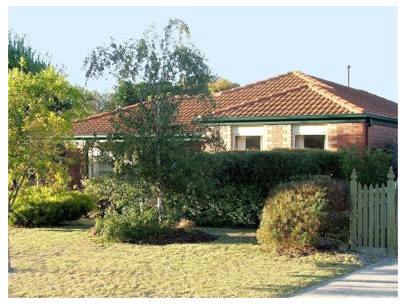 6 Wildwood Court, Cranbourne North VIC 3977