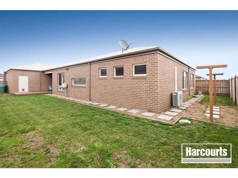 24 Locky Grove, Lyndhurst VIC 3975