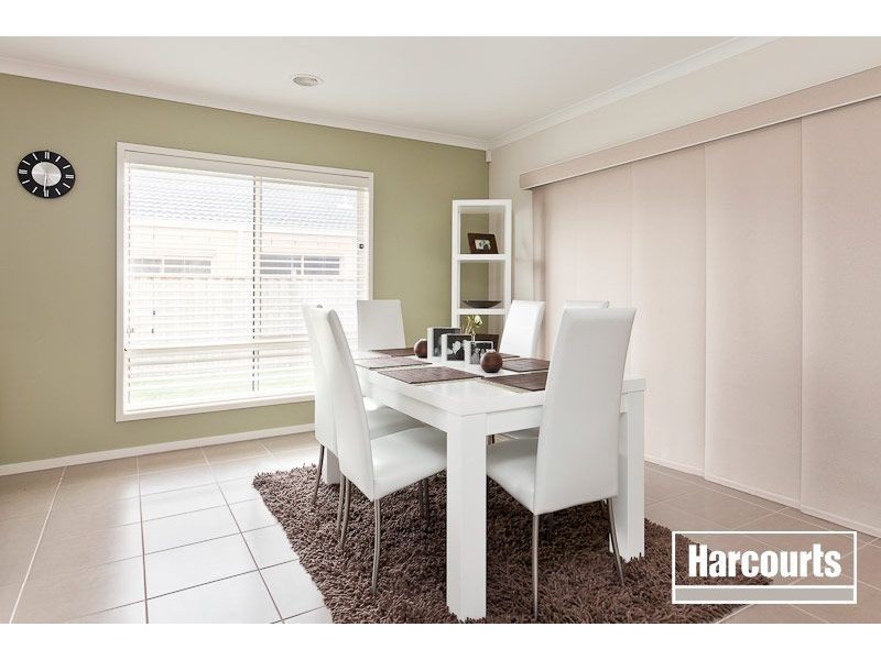 24 Locky Grove, Lyndhurst VIC 3975