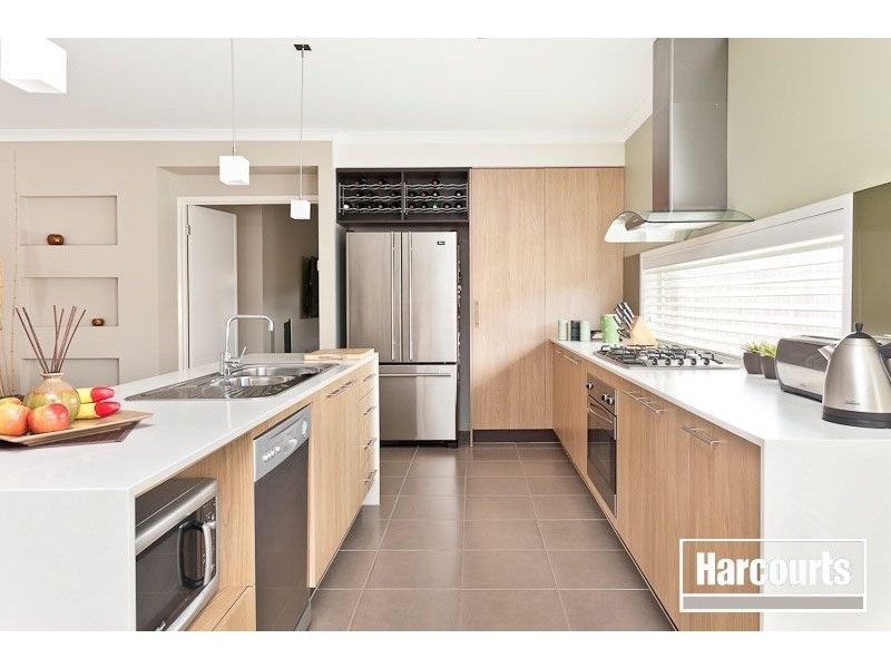 24 Locky Grove, Lyndhurst VIC 3975