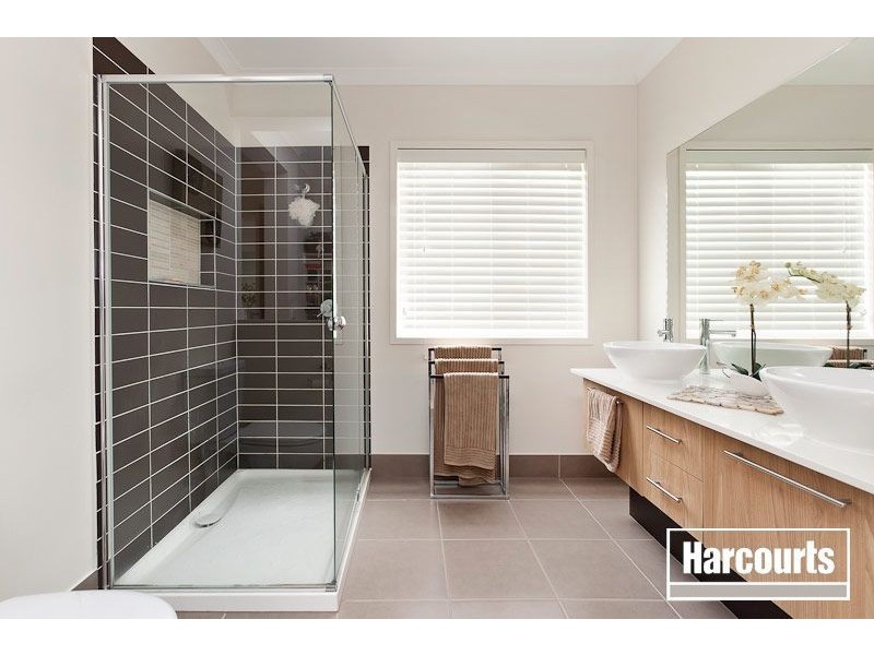 24 Locky Grove, Lyndhurst VIC 3975