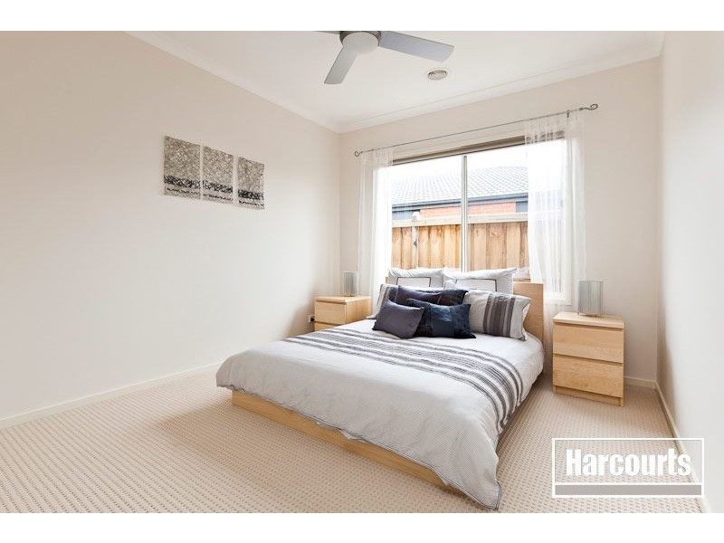 24 Locky Grove, Lyndhurst VIC 3975