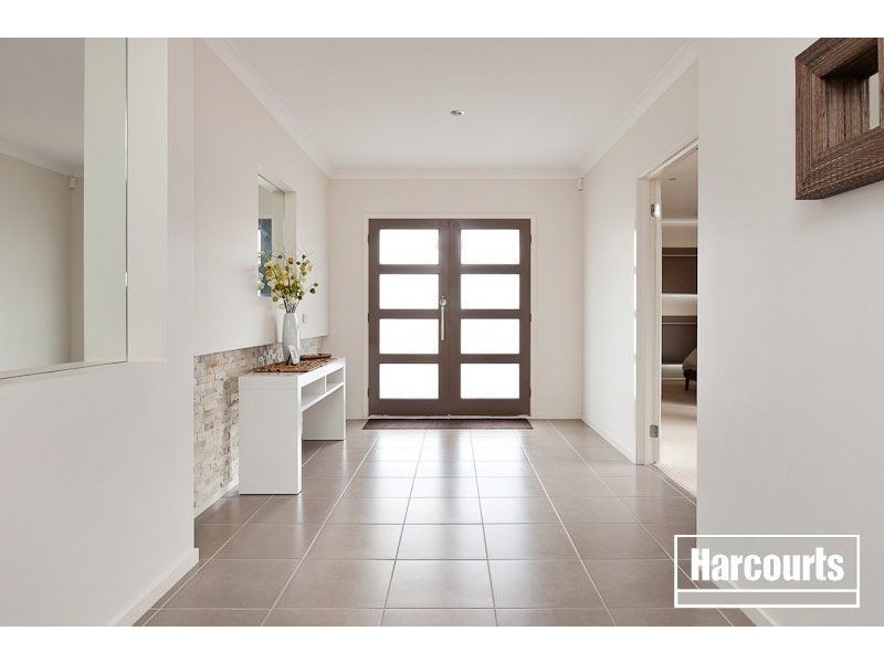 24 Locky Grove, Lyndhurst VIC 3975