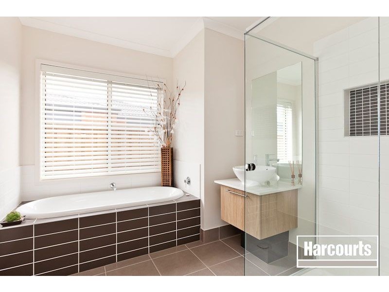 24 Locky Grove, Lyndhurst VIC 3975