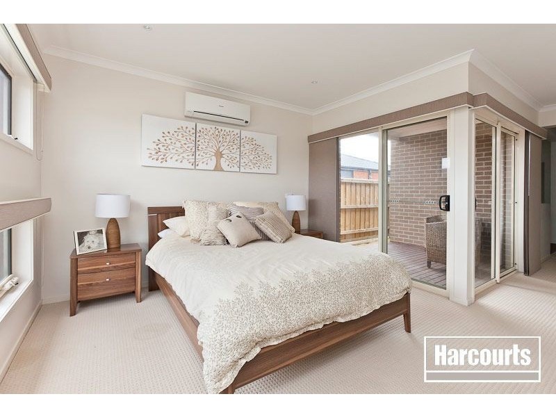 24 Locky Grove, Lyndhurst VIC 3975