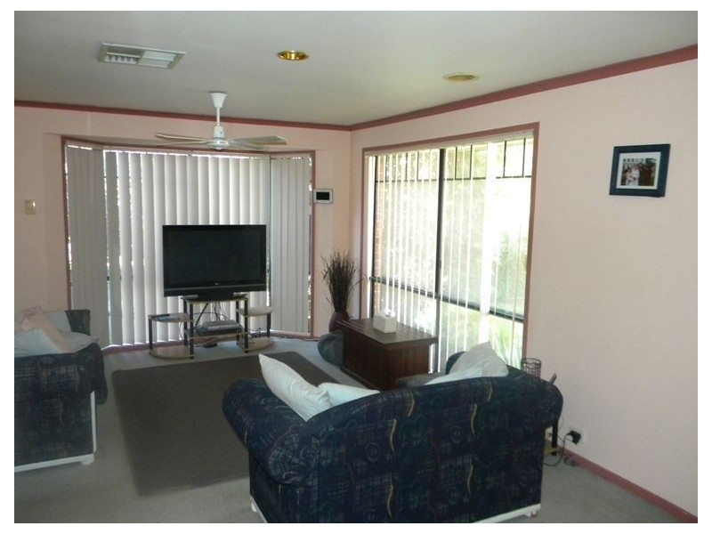 27 Josephine Avenue, Cranbourne North VIC 3977