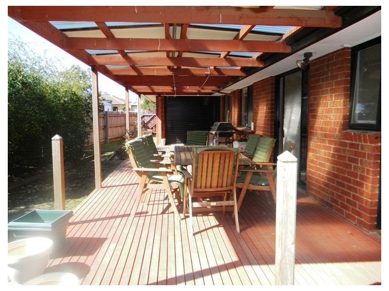 27 Josephine Avenue, Cranbourne North VIC 3977