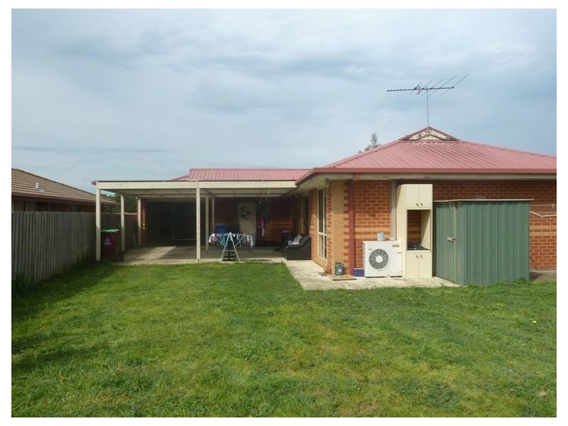 12 Douglas Court, Cranbourne West VIC 3977