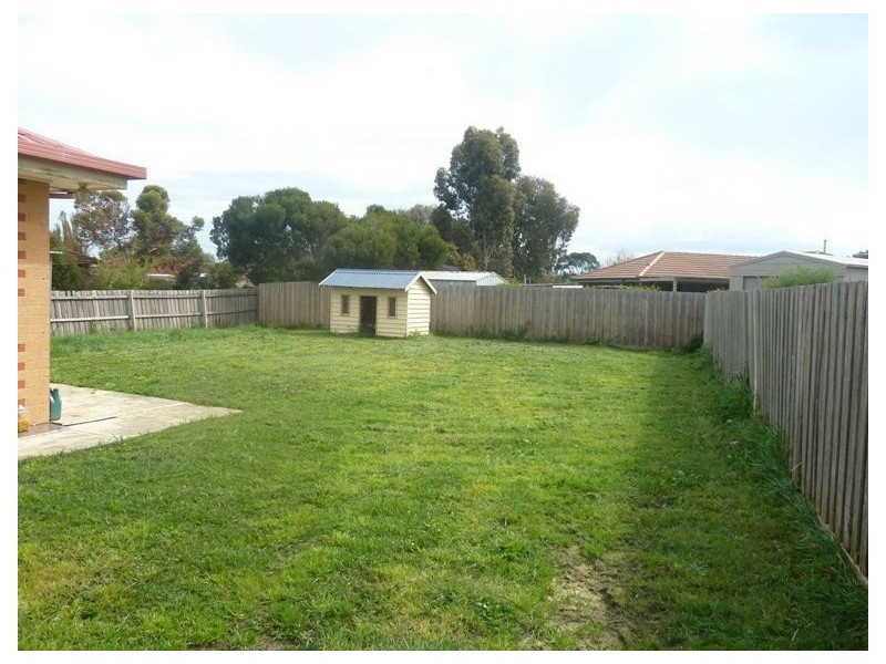 12 Douglas Court, Cranbourne West VIC 3977
