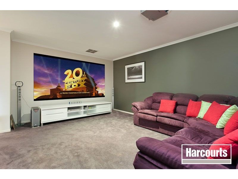 33 Sussex Avenue, Cranbourne VIC 3977