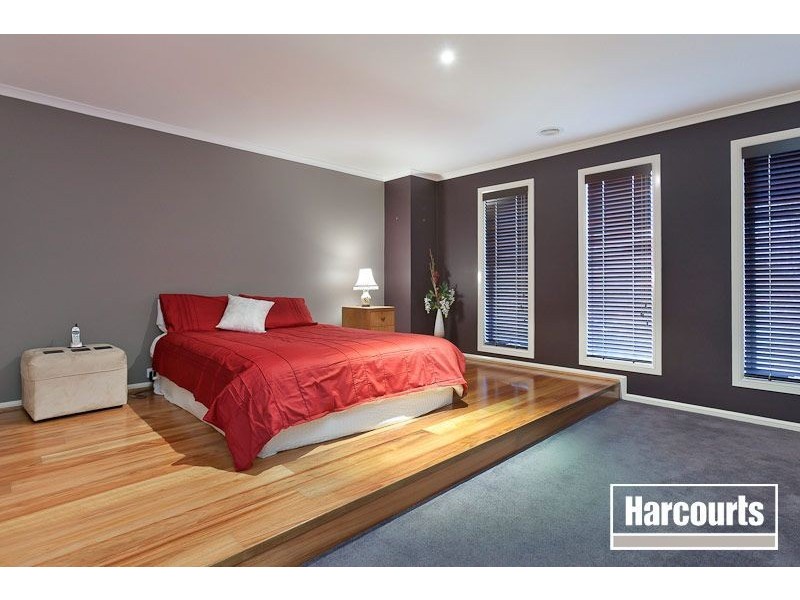 33 Sussex Avenue, Cranbourne VIC 3977