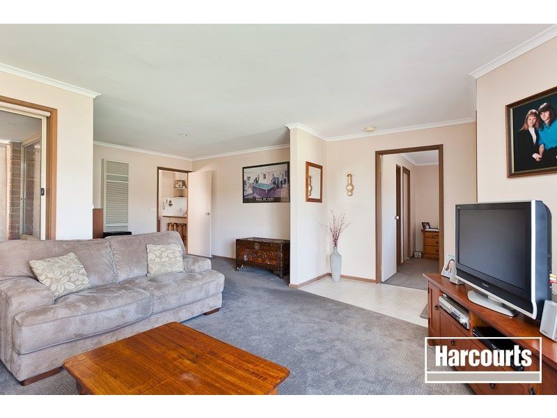 18 Broome Crescent, Cranbourne North VIC 3977