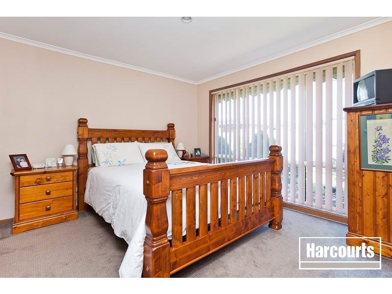 18 Broome Crescent, Cranbourne North VIC 3977