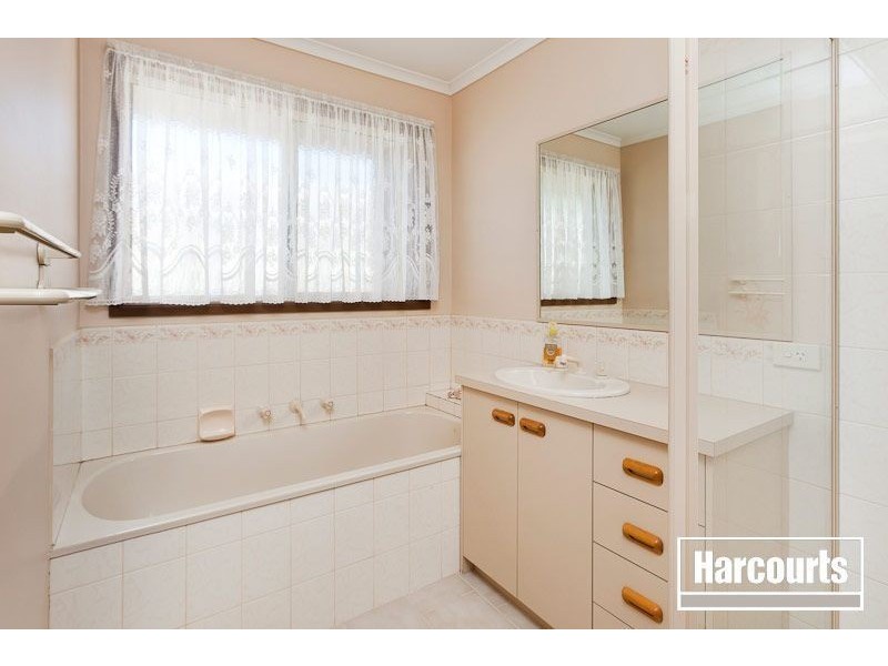 18 Broome Crescent, Cranbourne North VIC 3977