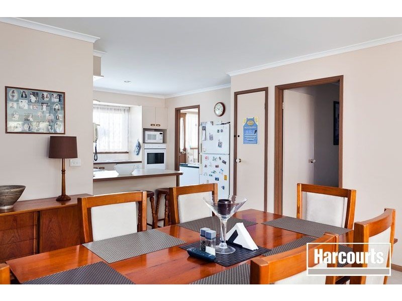 18 Broome Crescent, Cranbourne North VIC 3977