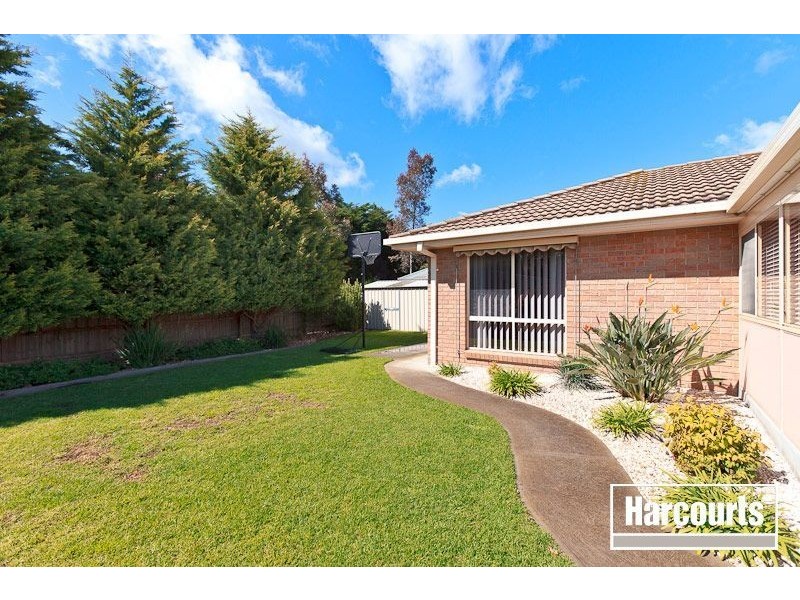 18 Broome Crescent, Cranbourne North VIC 3977