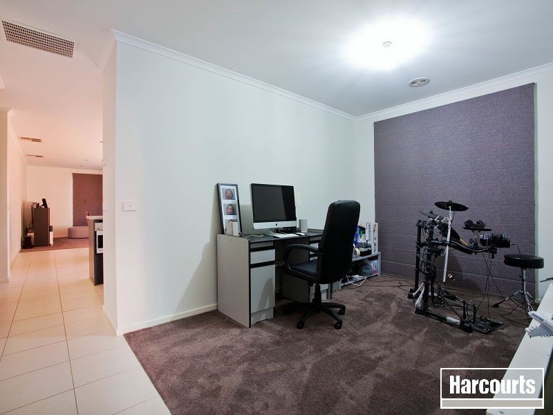 5 Lily Place, Cranbourne VIC 3977