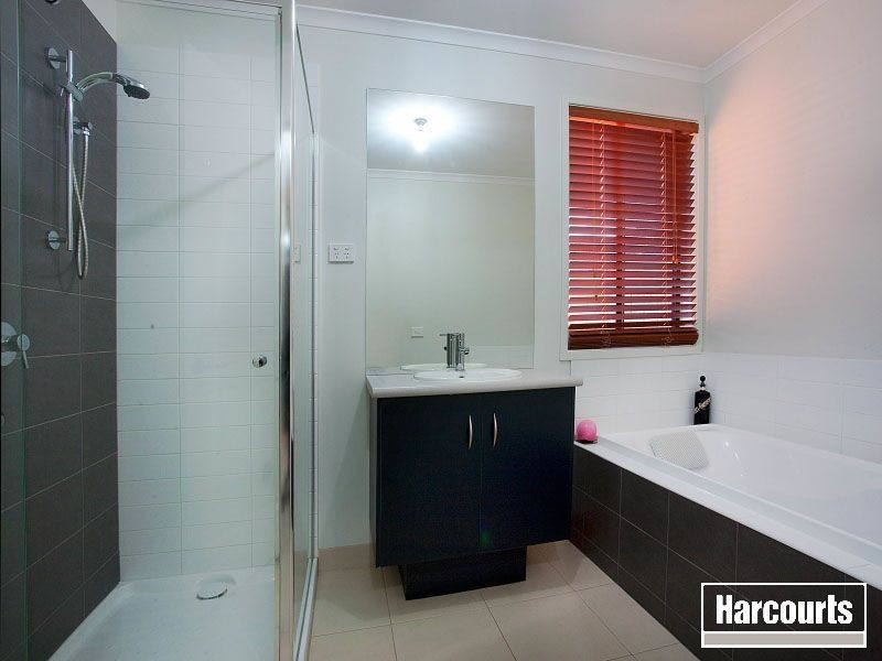 5 Lily Place, Cranbourne VIC 3977