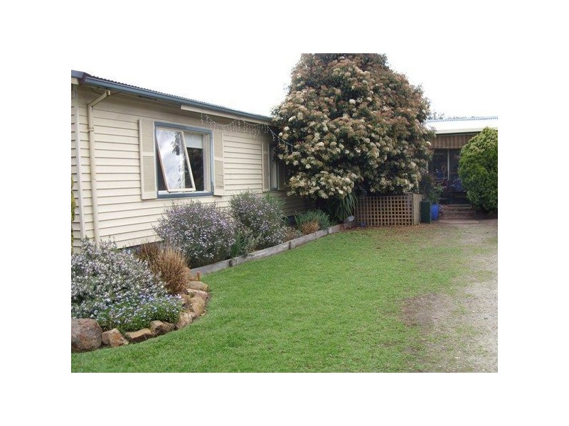 27 Ainsleigh Court, Cranbourne VIC 3977