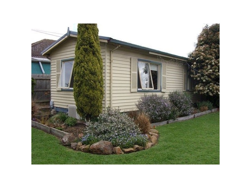 27 Ainsleigh Court, Cranbourne VIC 3977