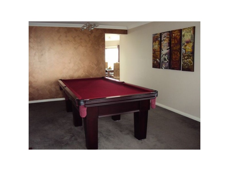 8 Cardiff Grove, Cranbourne VIC 3977