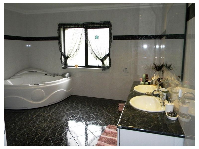 8 Milfull Court, Narre Warren VIC 3805