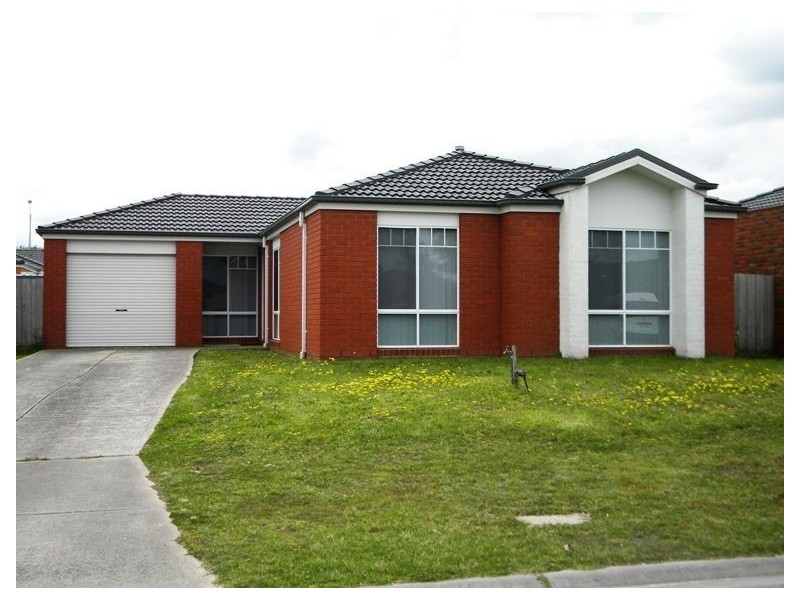 8 Karoonda Way, Hampton Park VIC 3976