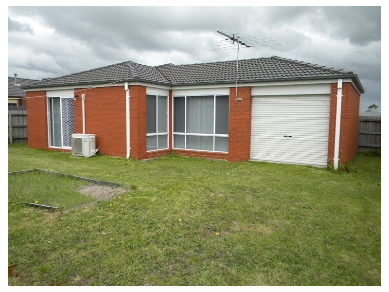 8 Karoonda Way, Hampton Park VIC 3976