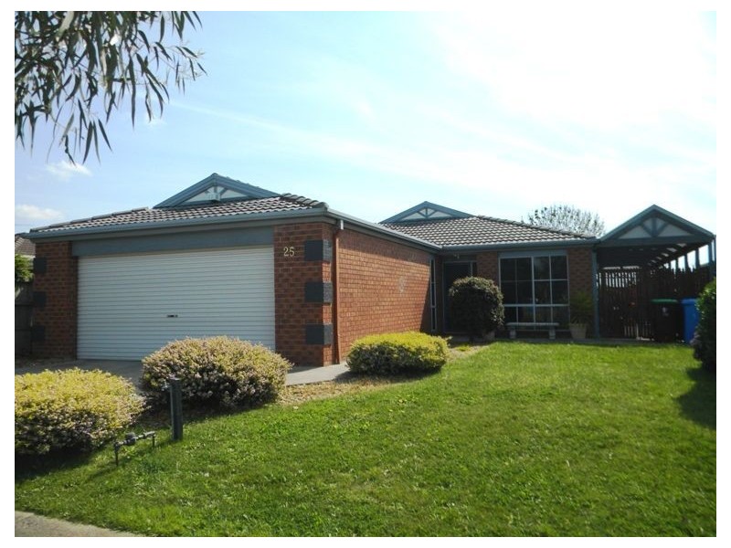 25 Scarborough Avenue, Cranbourne West VIC 3977