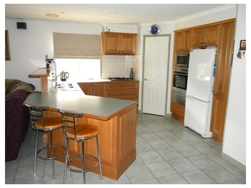 25 Scarborough Avenue, Cranbourne West VIC 3977