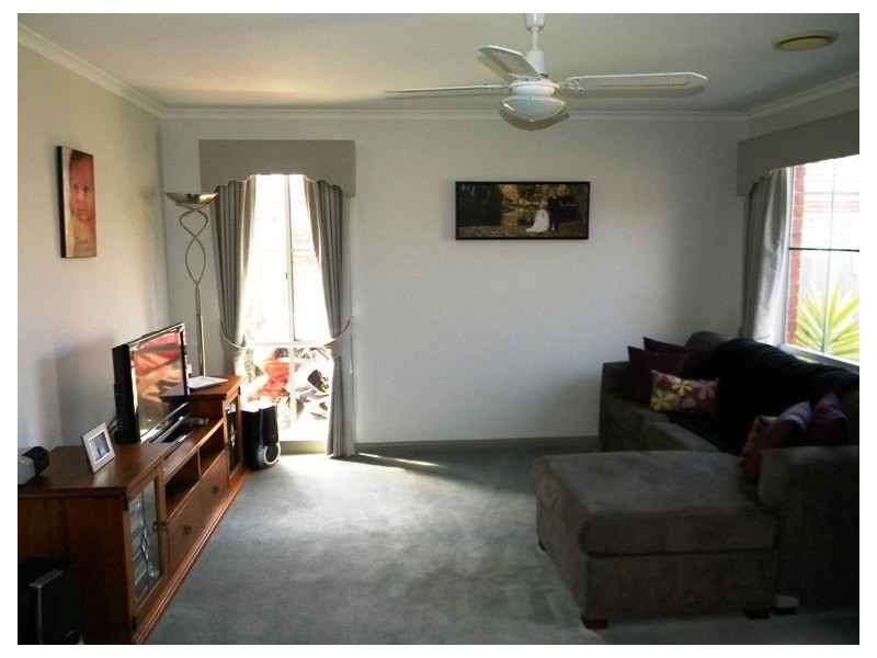 25 Scarborough Avenue, Cranbourne West VIC 3977