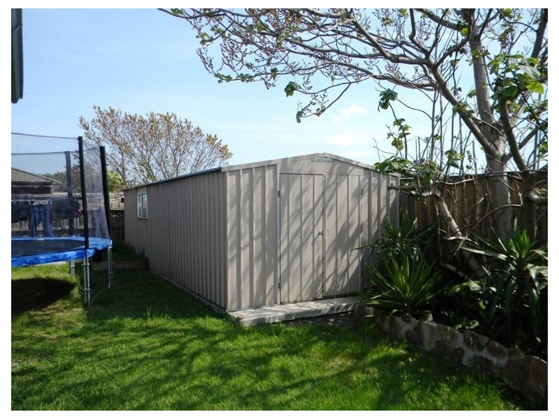 25 Scarborough Avenue, Cranbourne West VIC 3977