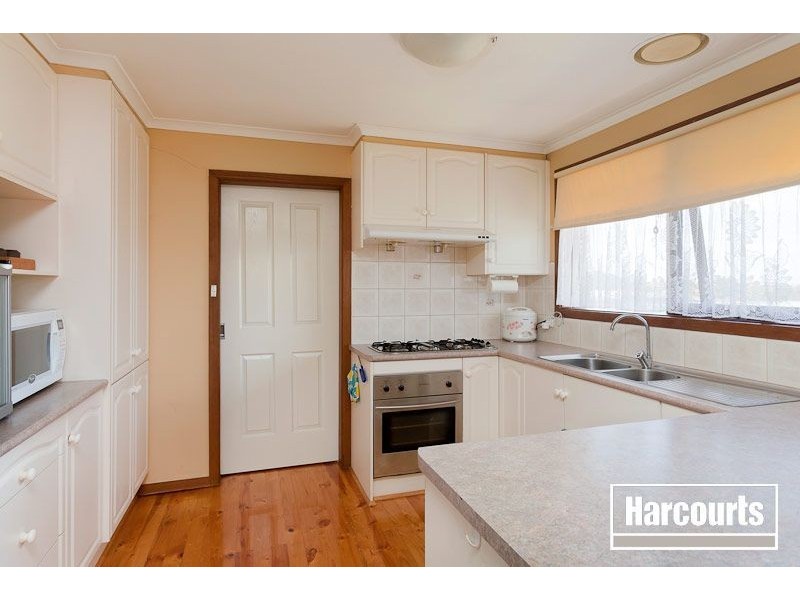 10 Hutchins Avenue, Endeavour Hills VIC 3802