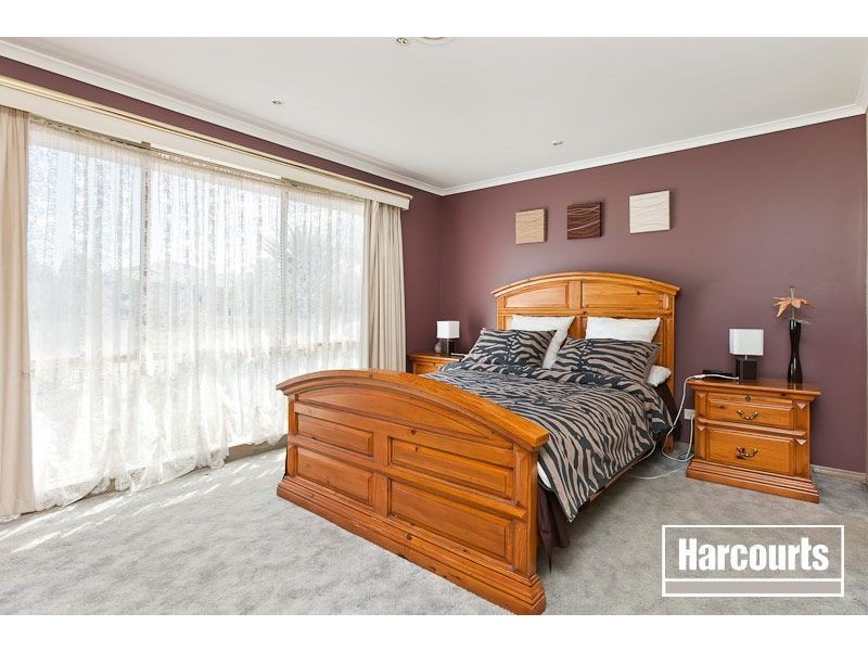 10 Landau Court, Cranbourne North VIC 3977