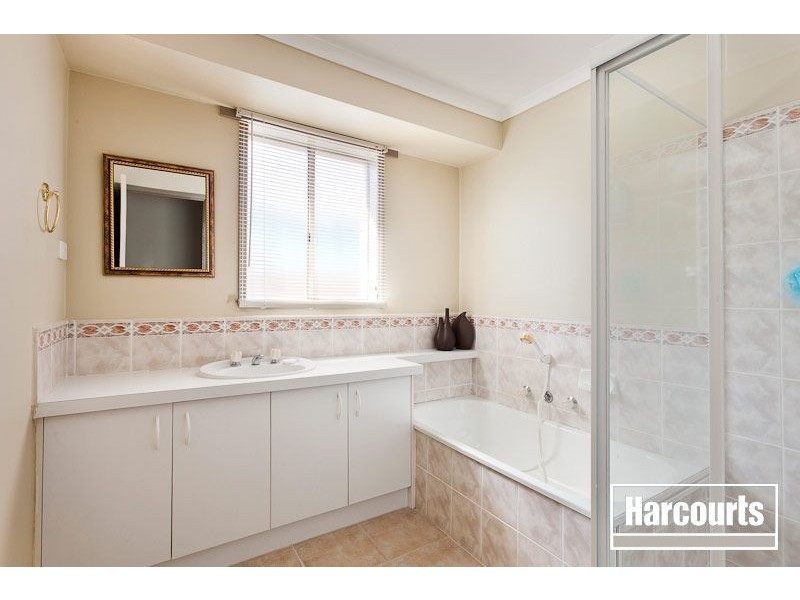 10 Landau Court, Cranbourne North VIC 3977