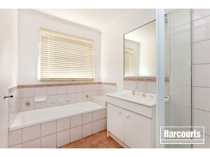 1 Emoh Close, Cranbourne VIC 3977